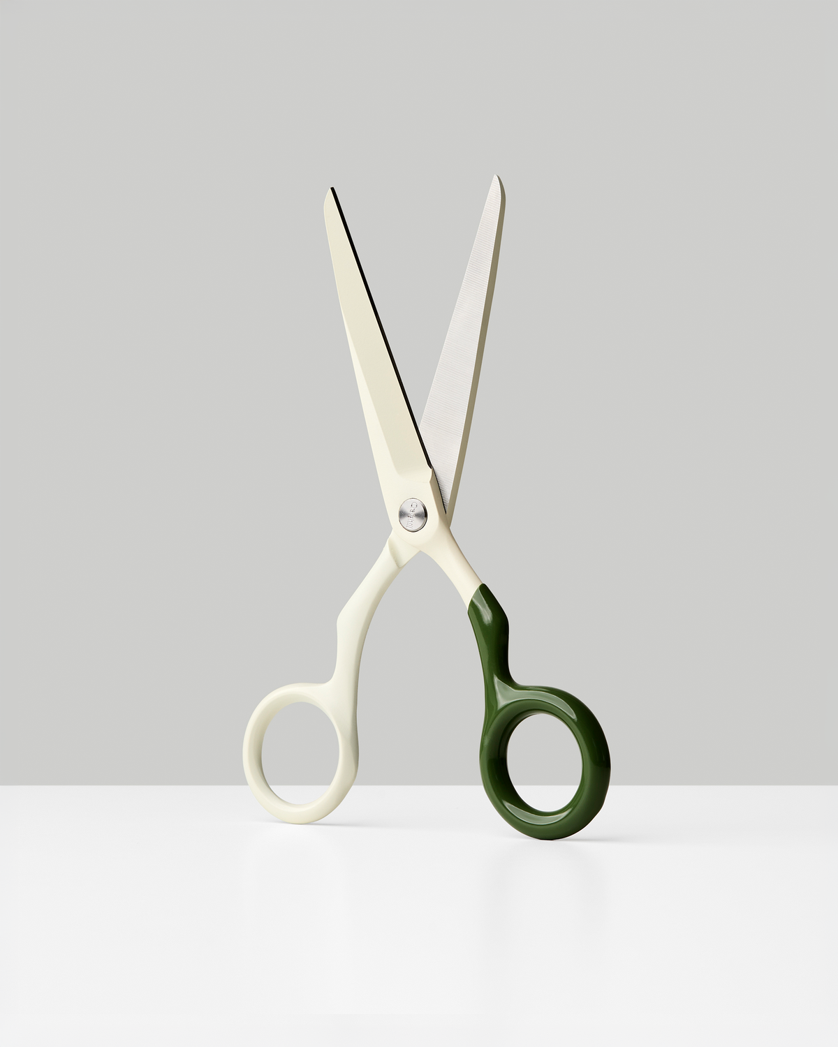 Spectra Scissors: Cream + Forest Green